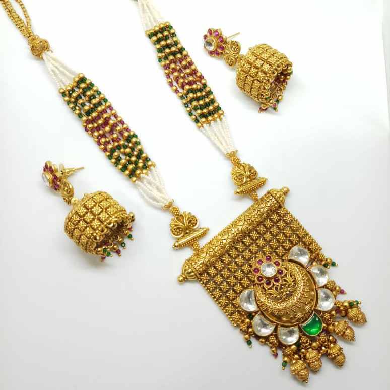 Gold Forming pendant set