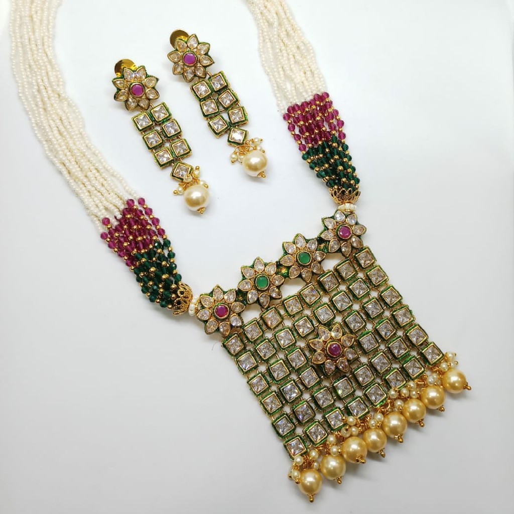 Gold Forming pendant set