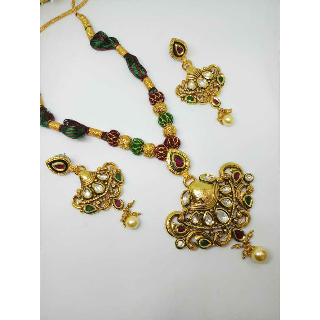 Kundan Pendant Set