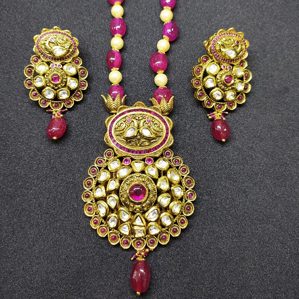 Kundan pendant set