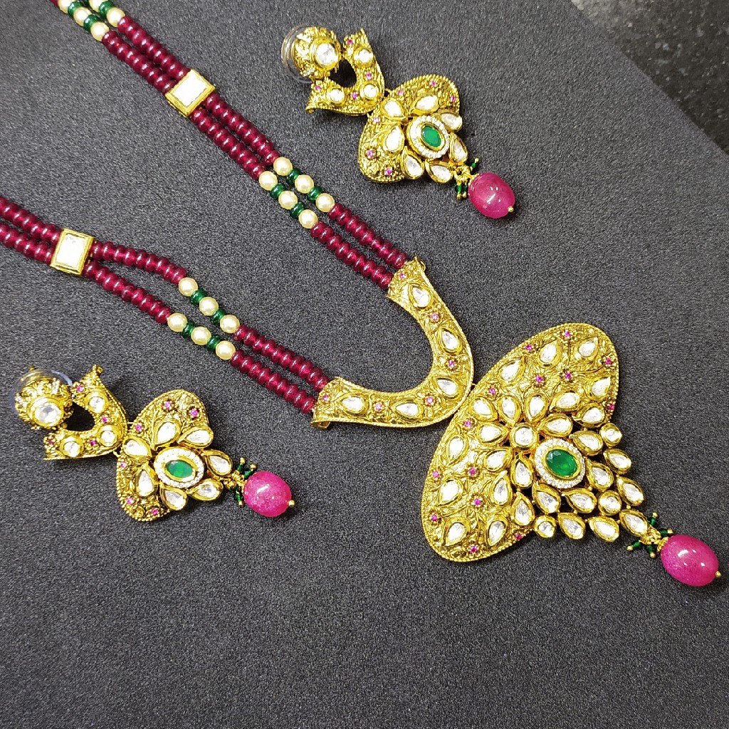 Kundan pendant set
