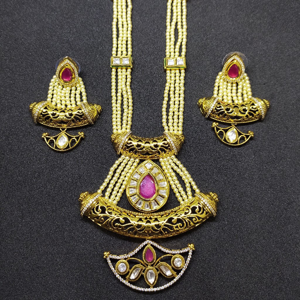Kundan pendant set