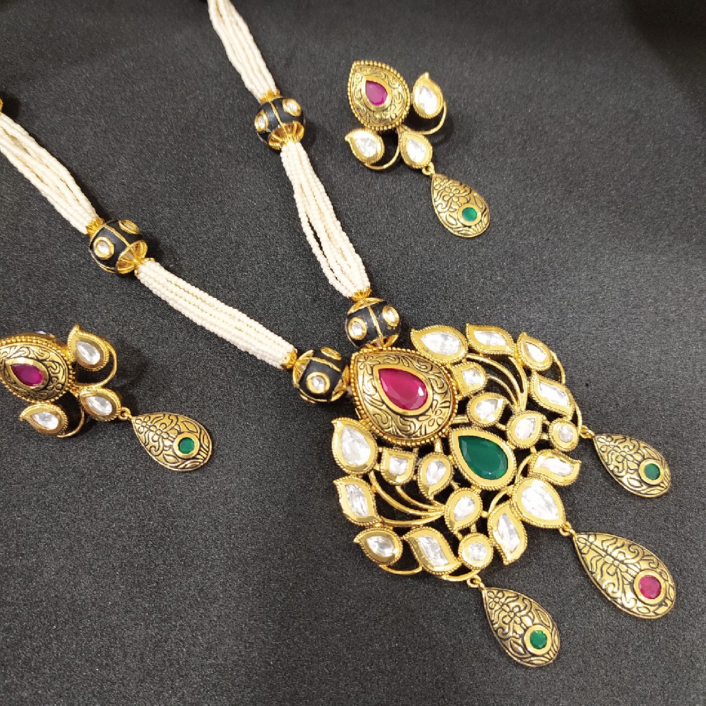Kundan pendant set