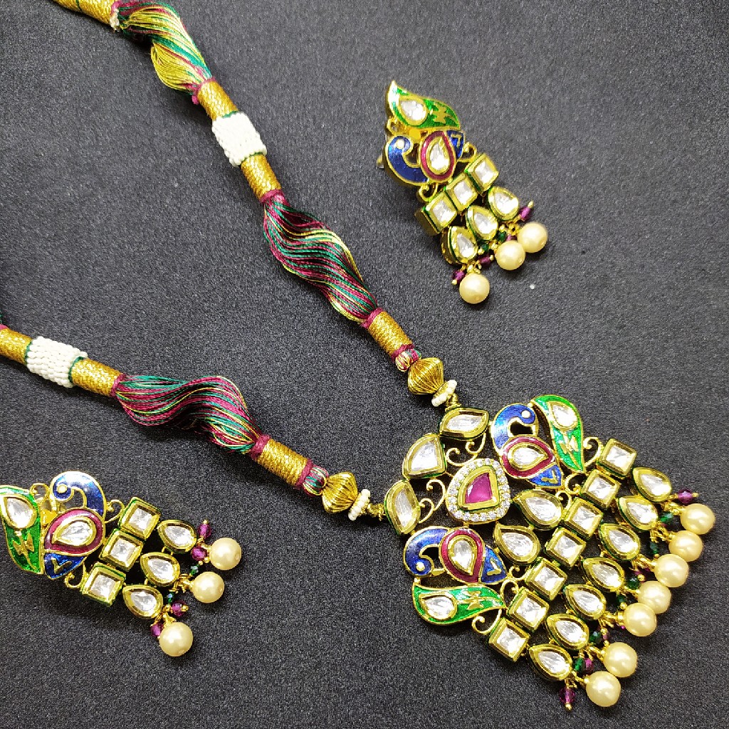 Kundan pendant set