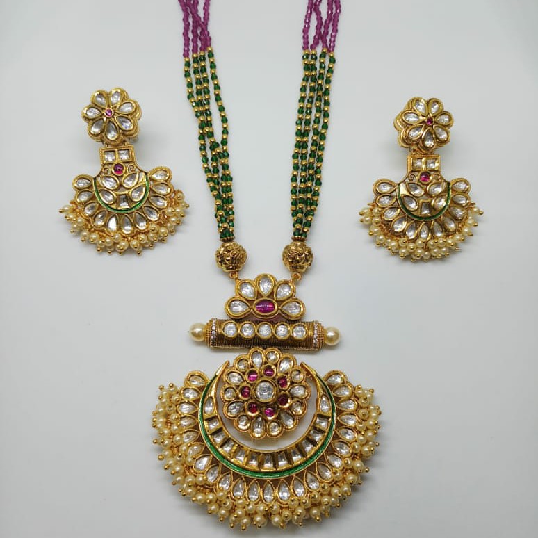 Kundan pendant set