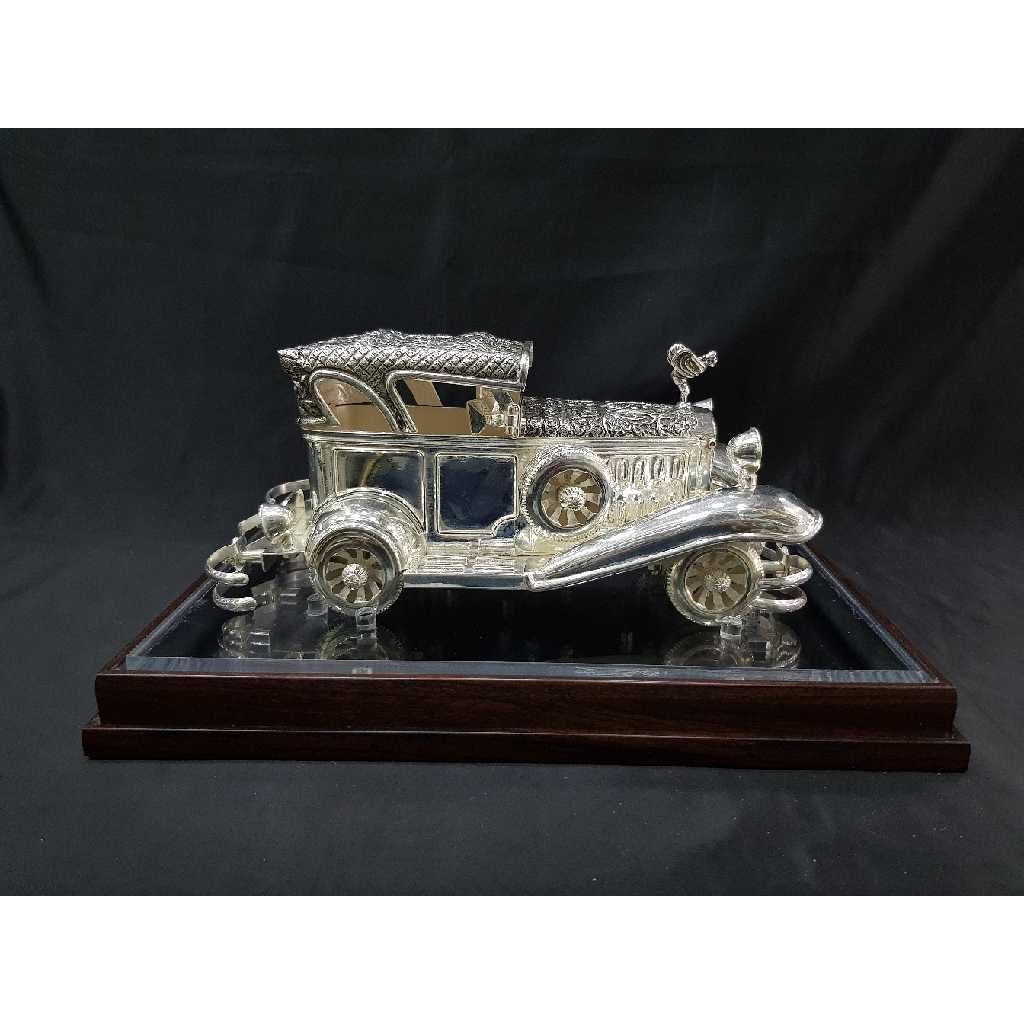 Silver car (showpiece)