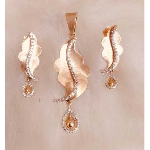 18kt rose gold fancy pendant set