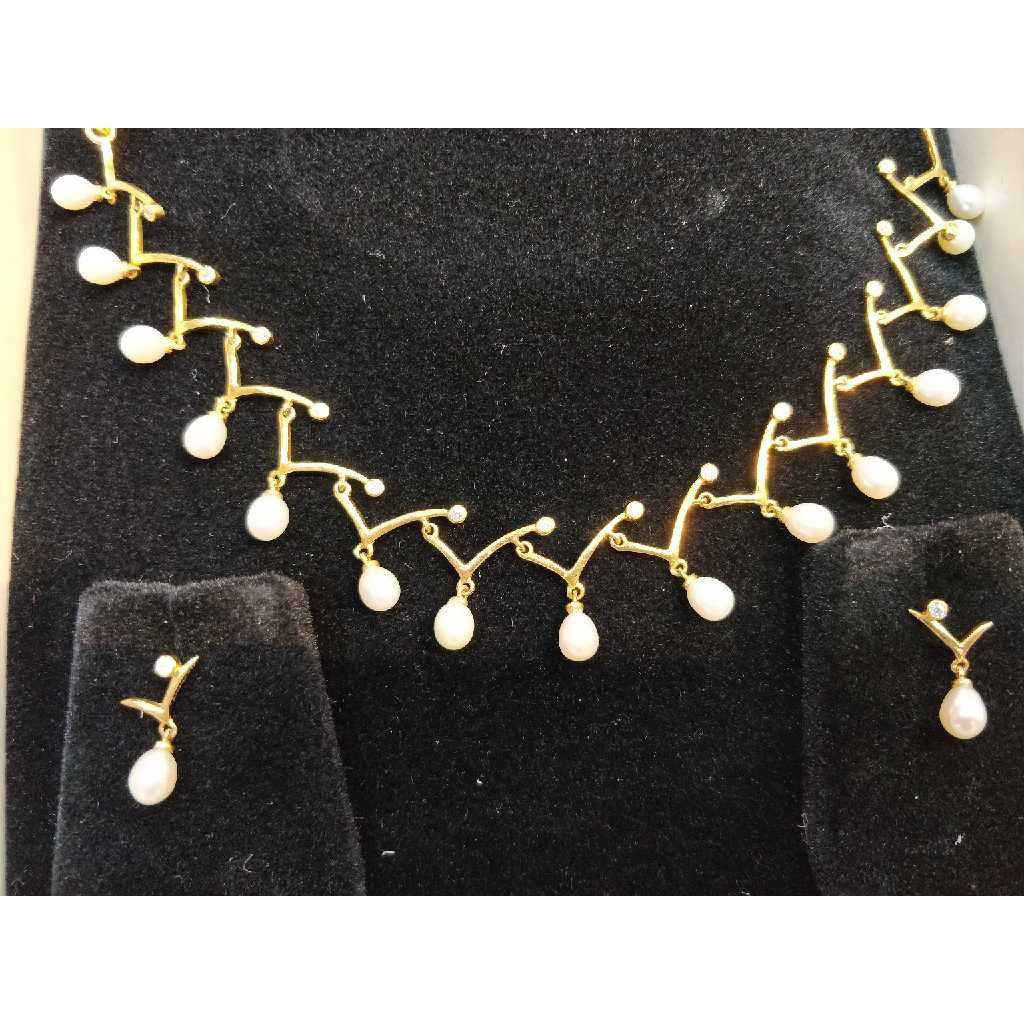 916  Gold Pearl Necklace
