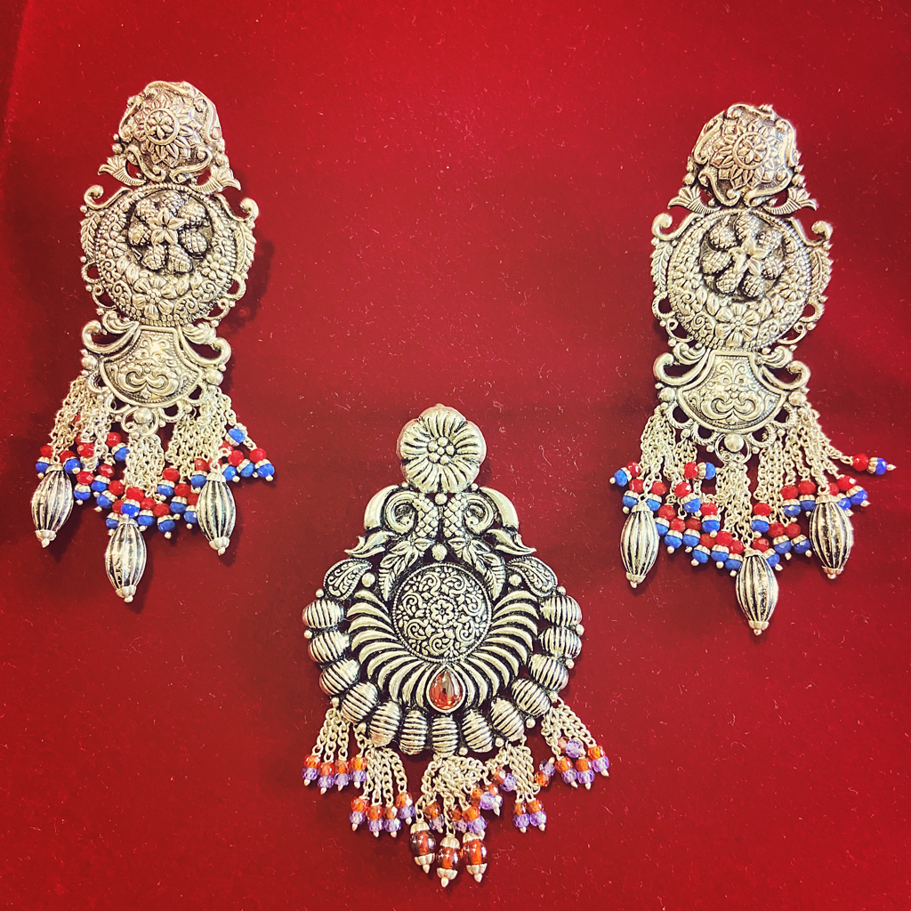 Silver Antique Pendent Set
