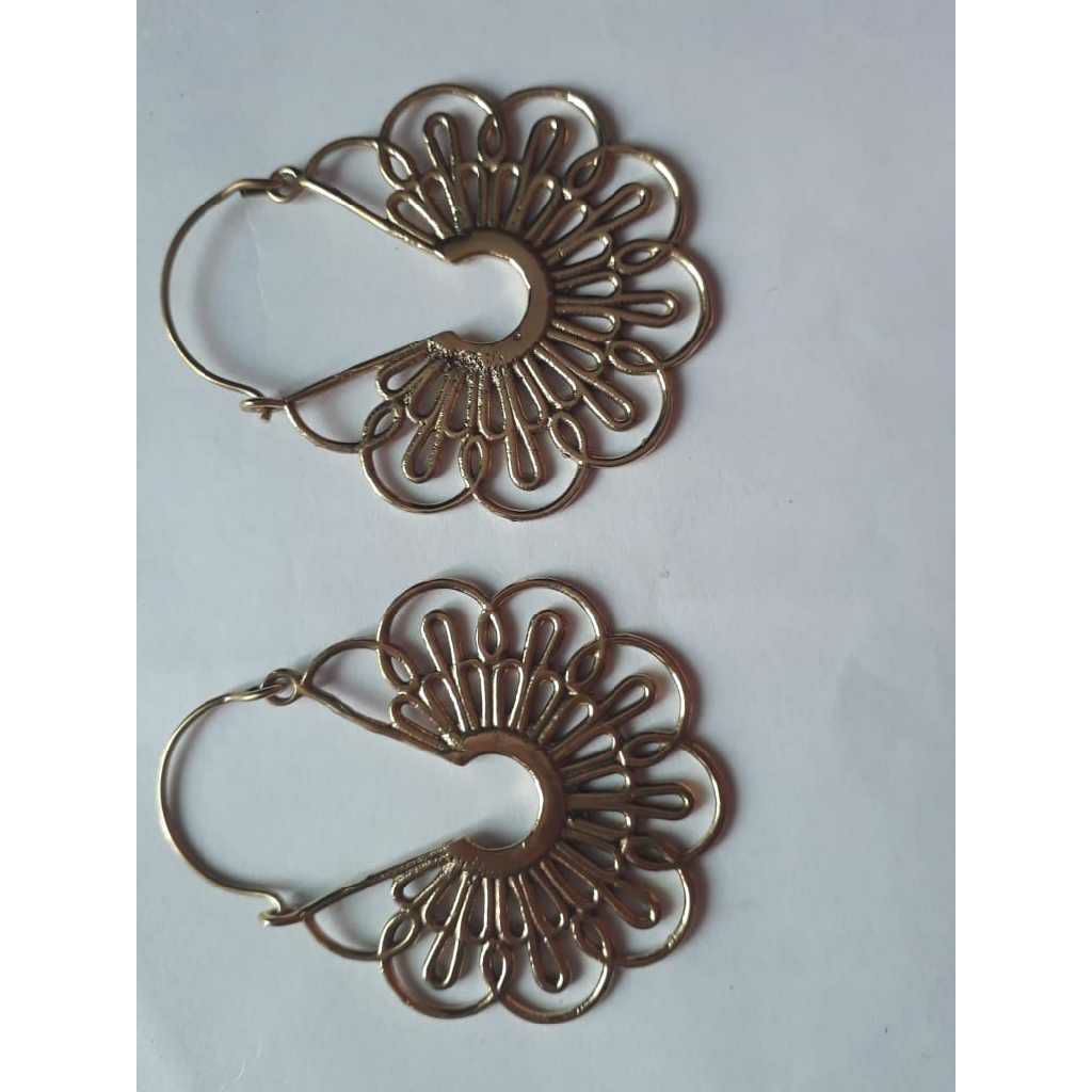 Latch Wire Earring - Image 3