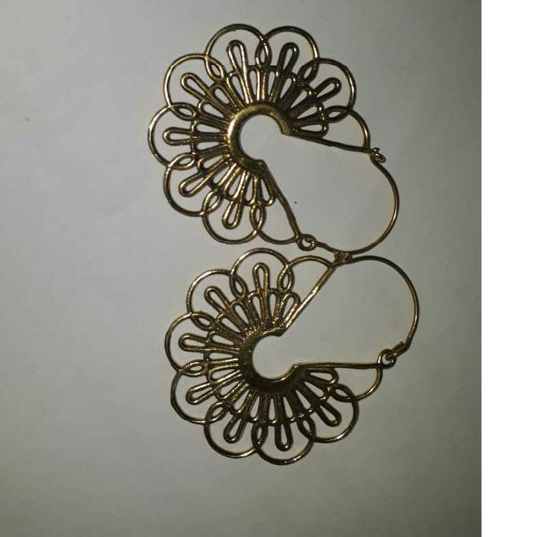 Latch Wire Earring - Image 2