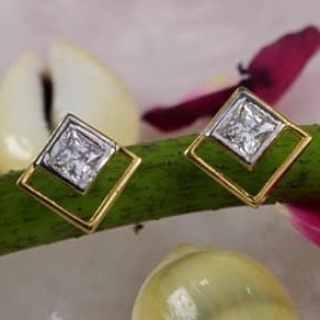 916 Gold Square Butti
