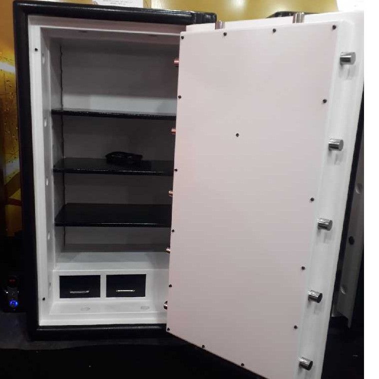 Fire and burglar resistant safe for jewellers