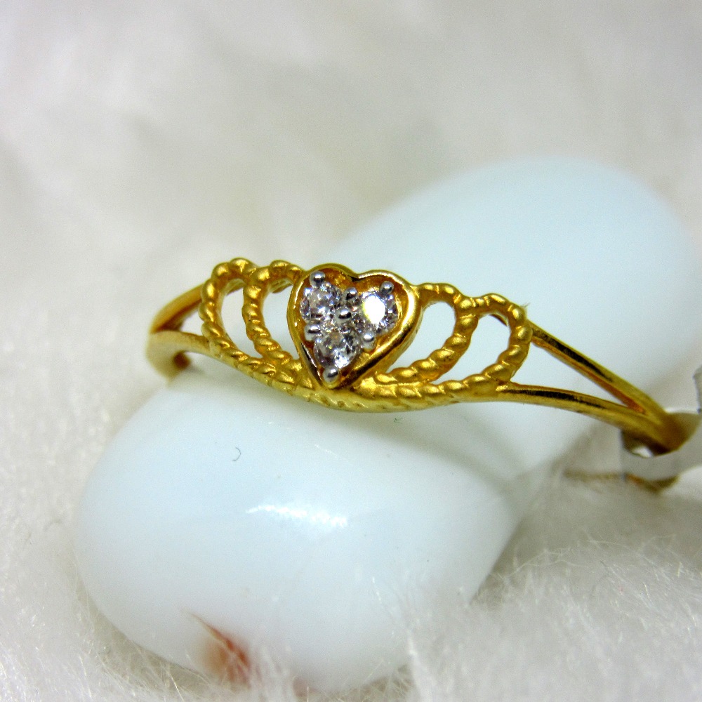 Gold lite weight heart ring