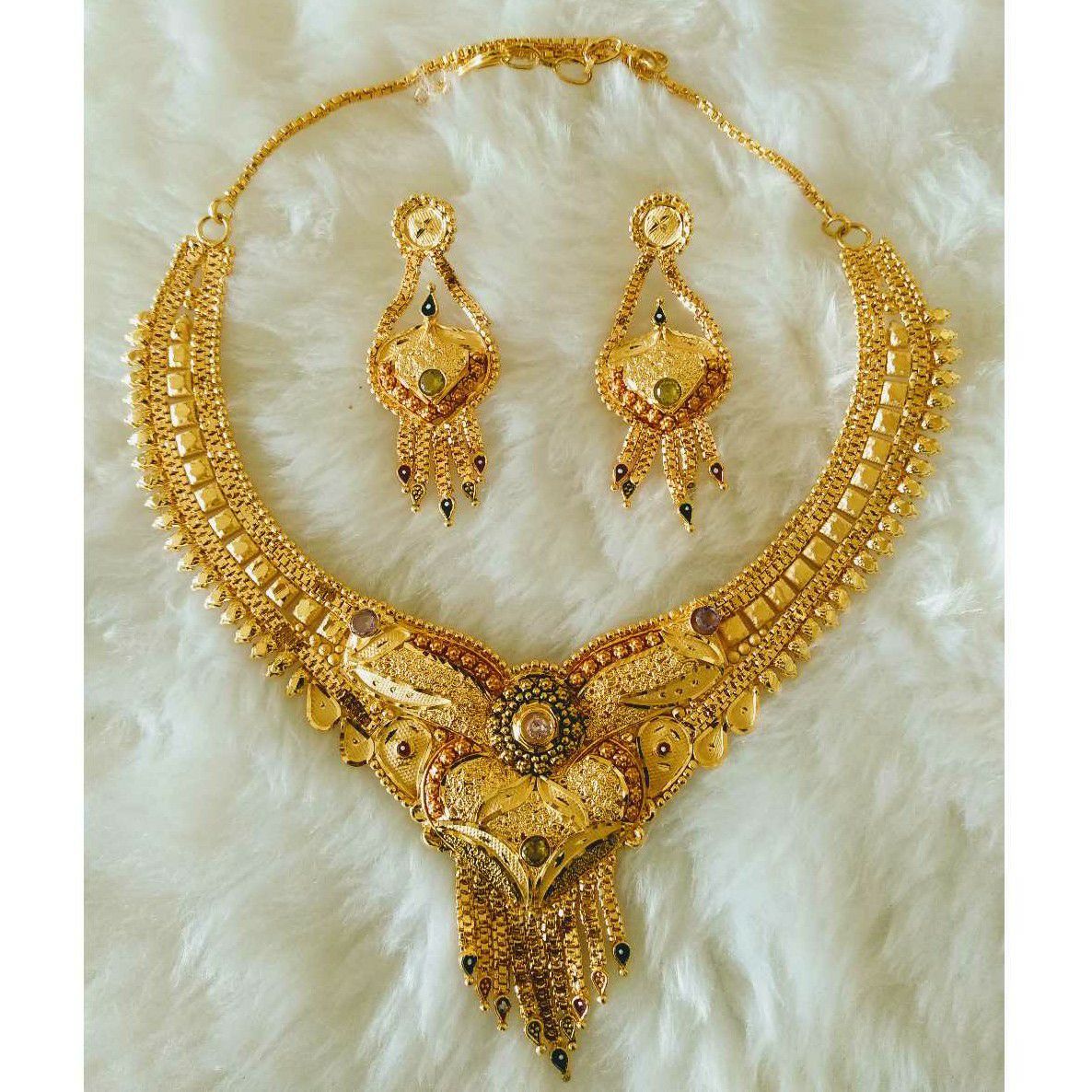 Gold necklace set butii