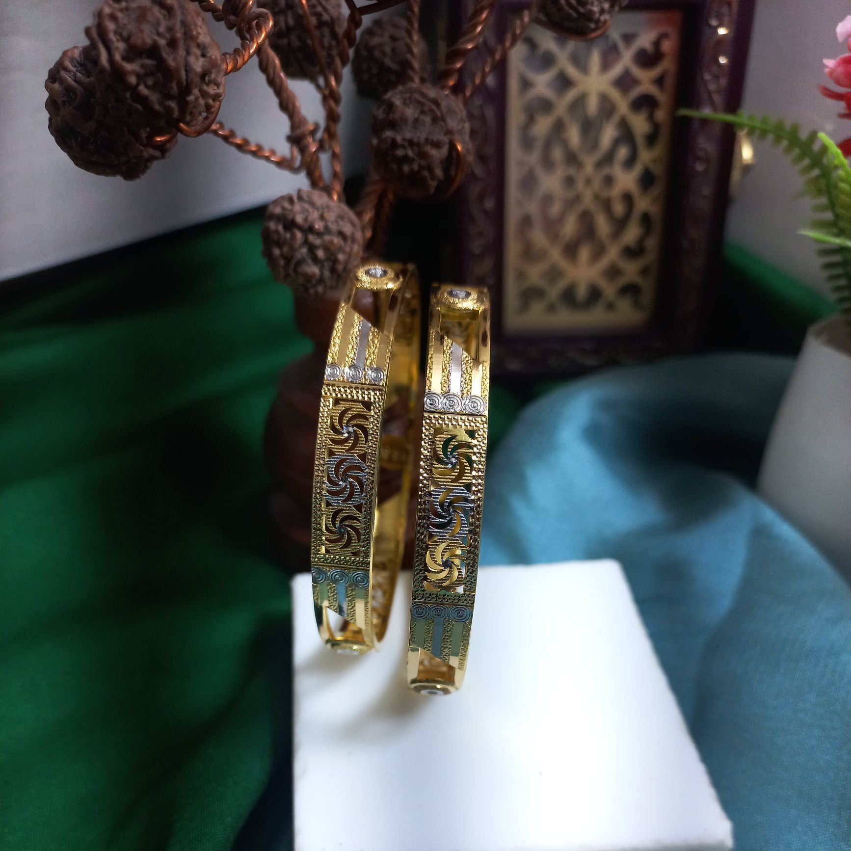 22K Gold Spiral Design Bangle Kada