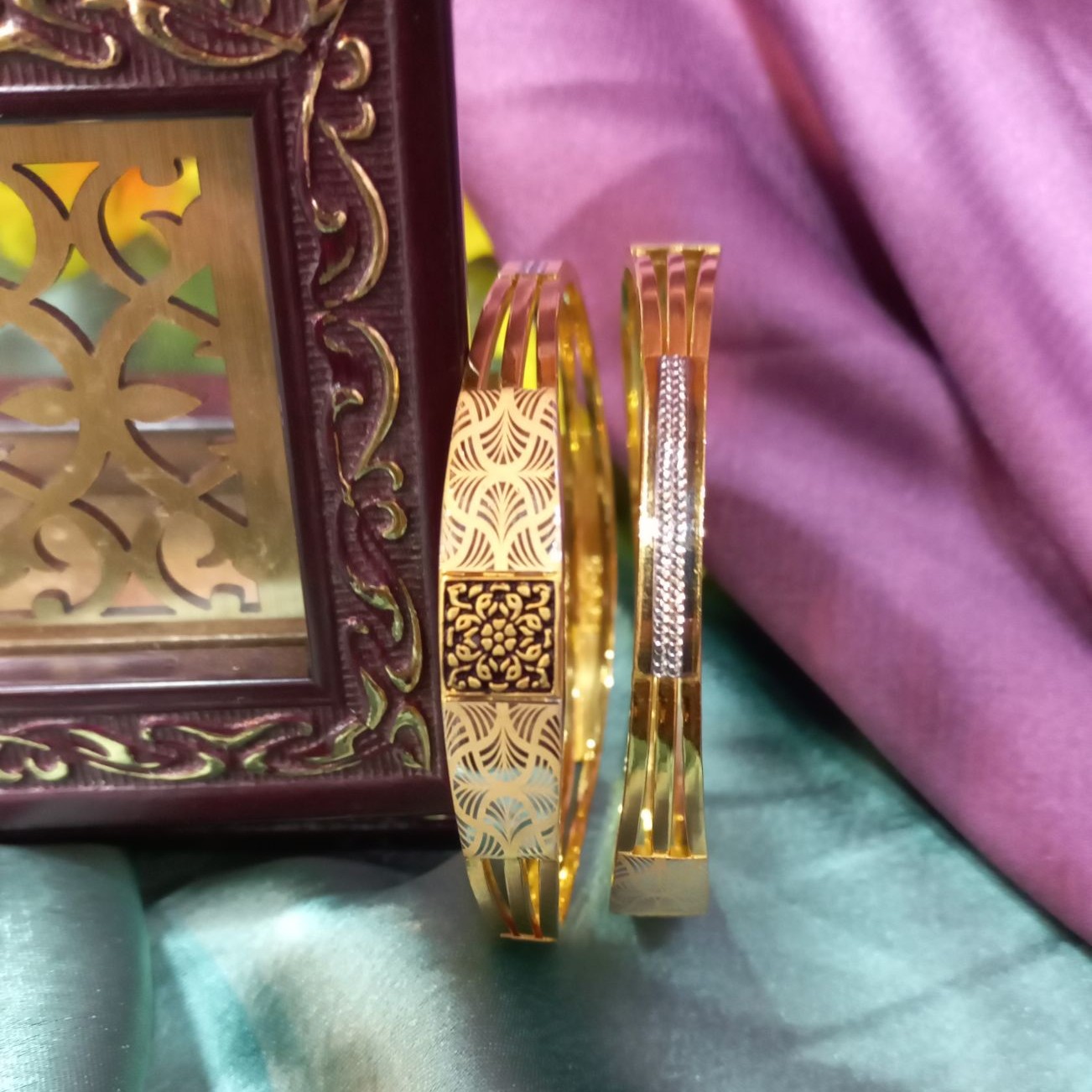 22KT Gold Elegant Design Kangan