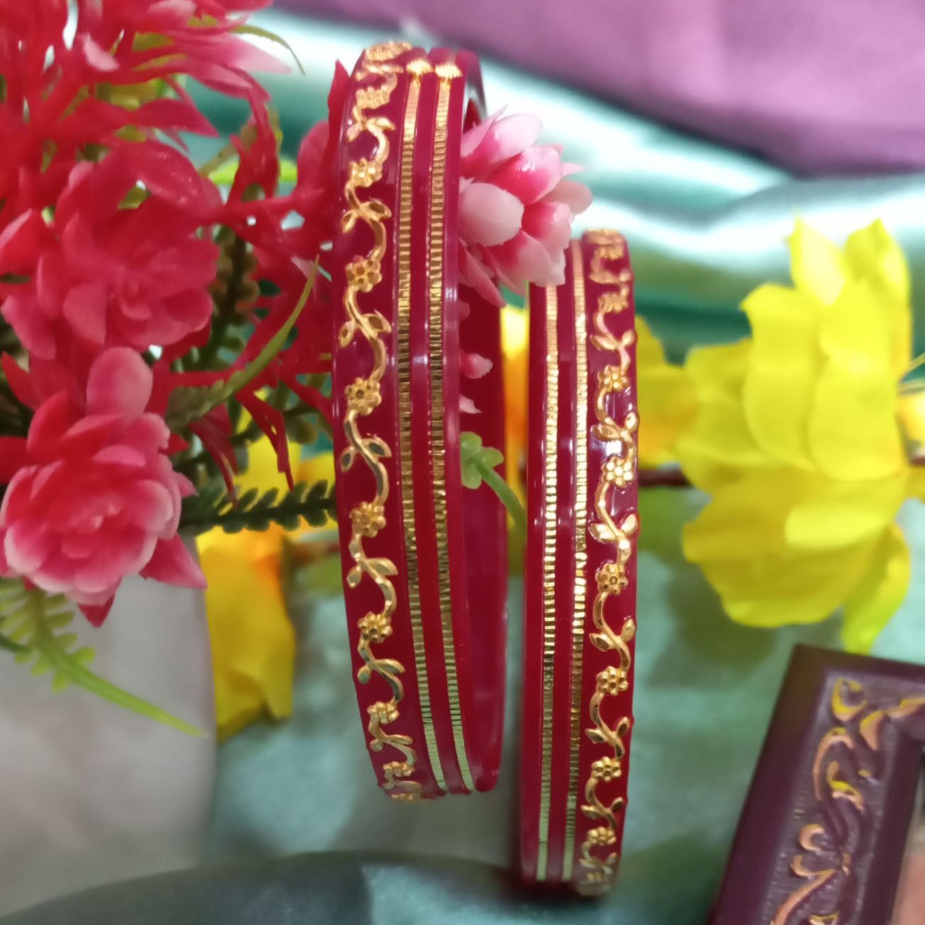 916 Gold  Beautiful Design Plastic Chudi