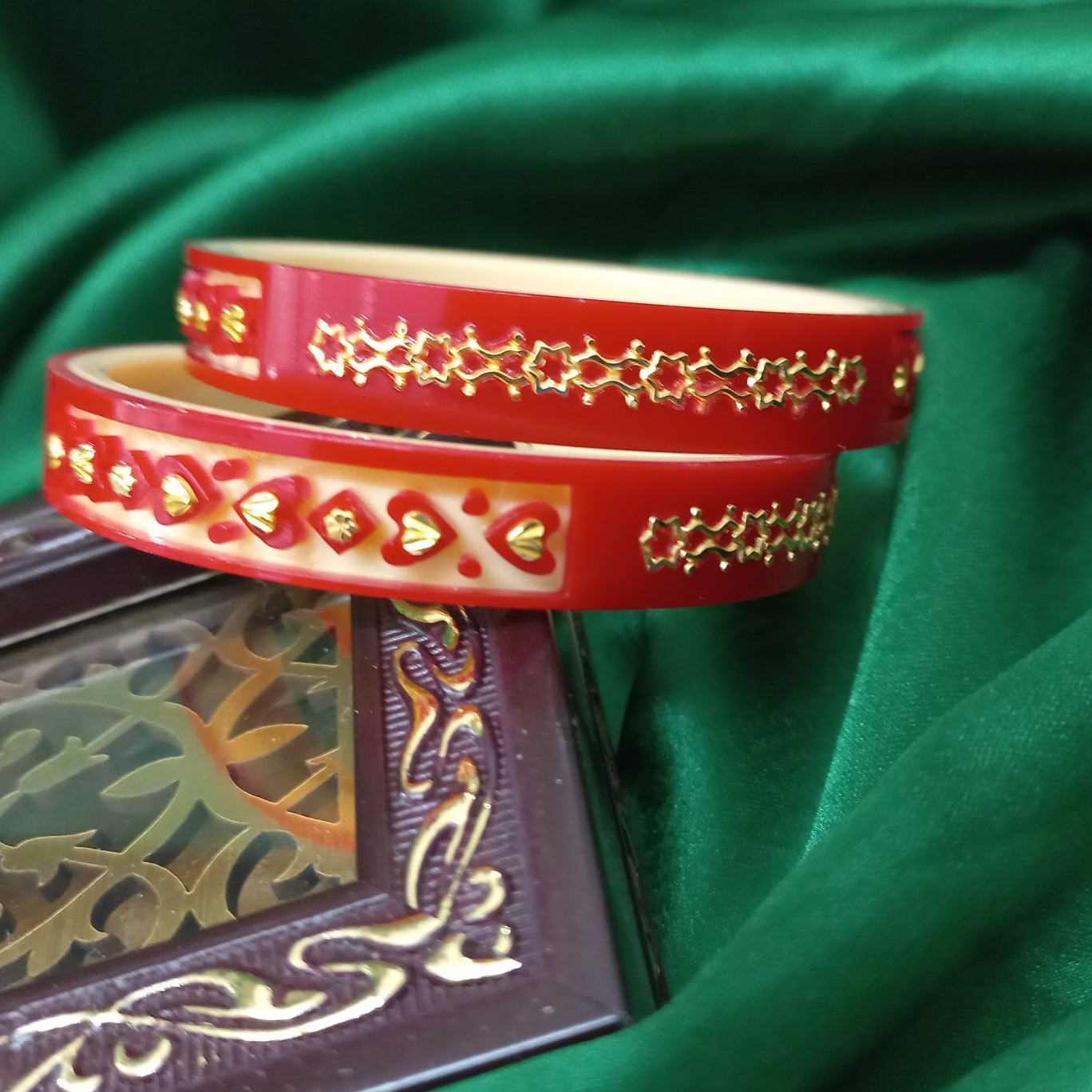 916 Stunning Design Gold Plastic Kangan
