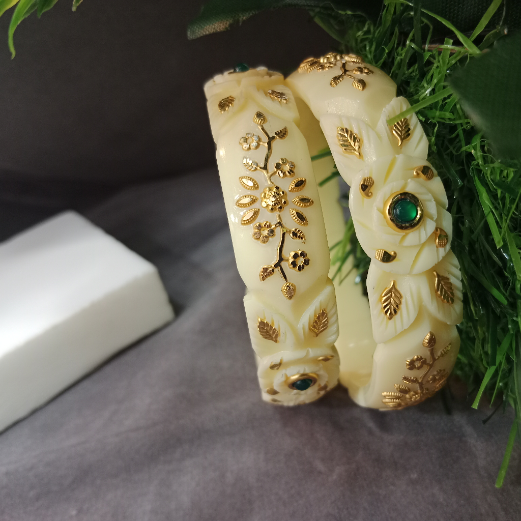 22kt FANCY 2PIS CARVING ANTIQUE CHUDI