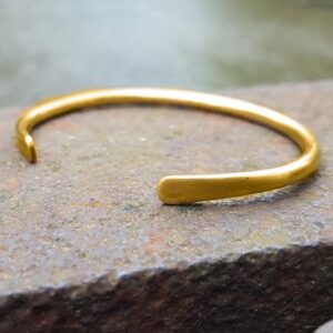 18 K Hallmark Stamped Yellow Gold Hammered Tribal Men's Cuff Bracelet