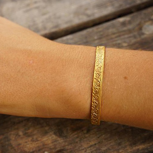 22 Kt Yellow Gold Artisan Texture Floral Open Bracelet Bangle 20 Gram - Image 3