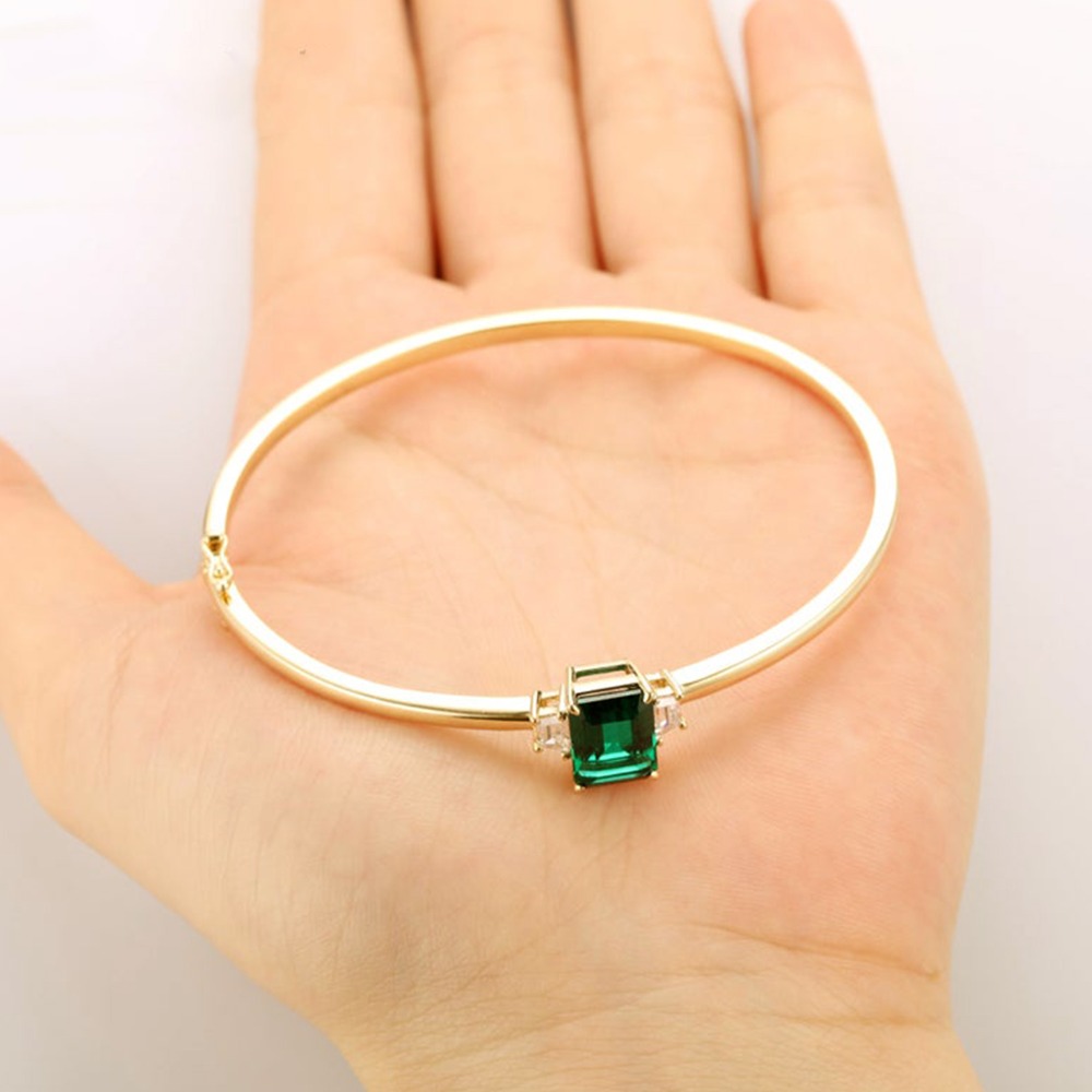 18 kt yellow gold 4 ct lab created emerald women's bracelet bangle - Image 3
