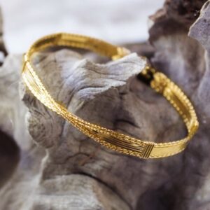 18 Kt Yellow Gold Wirewrapped X Design Women's Bracelet Bangle 25 Gms