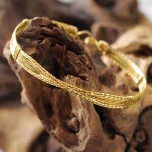 18 Kt Yellow Gold Wirewrapped X Design Women's Bracelet Bangle 25 Gms
