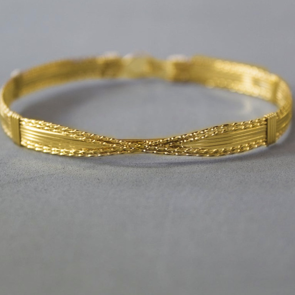 18 Kt Yellow Gold Wirewrapped X Design Women's Bracelet Bangle 25 Gms