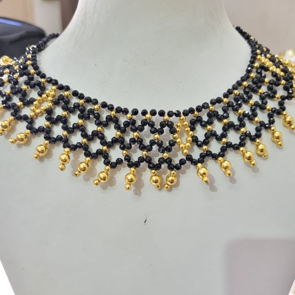 916 gold black color beads choker set