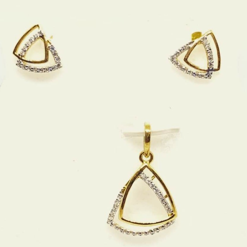 22Kt Gold CZ Hallmark Triangle Shape Pendant Set