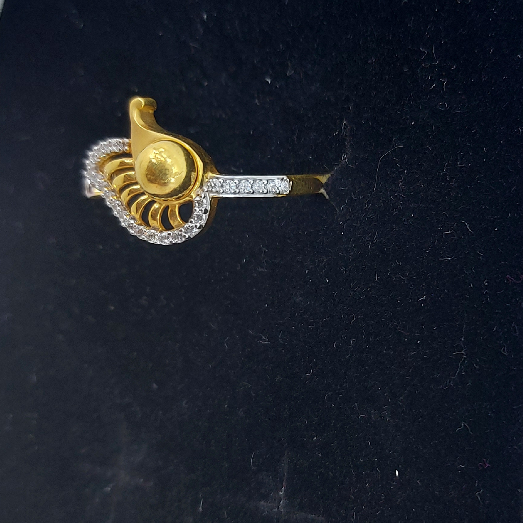 Fancy Ladies Ring With CZ Stone - Image 4