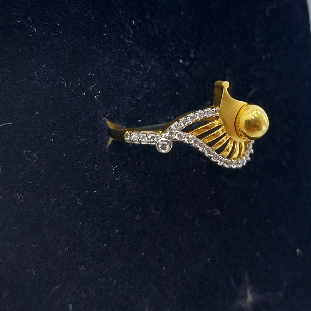 Fancy Ladies Ring With CZ Stone - Image 3
