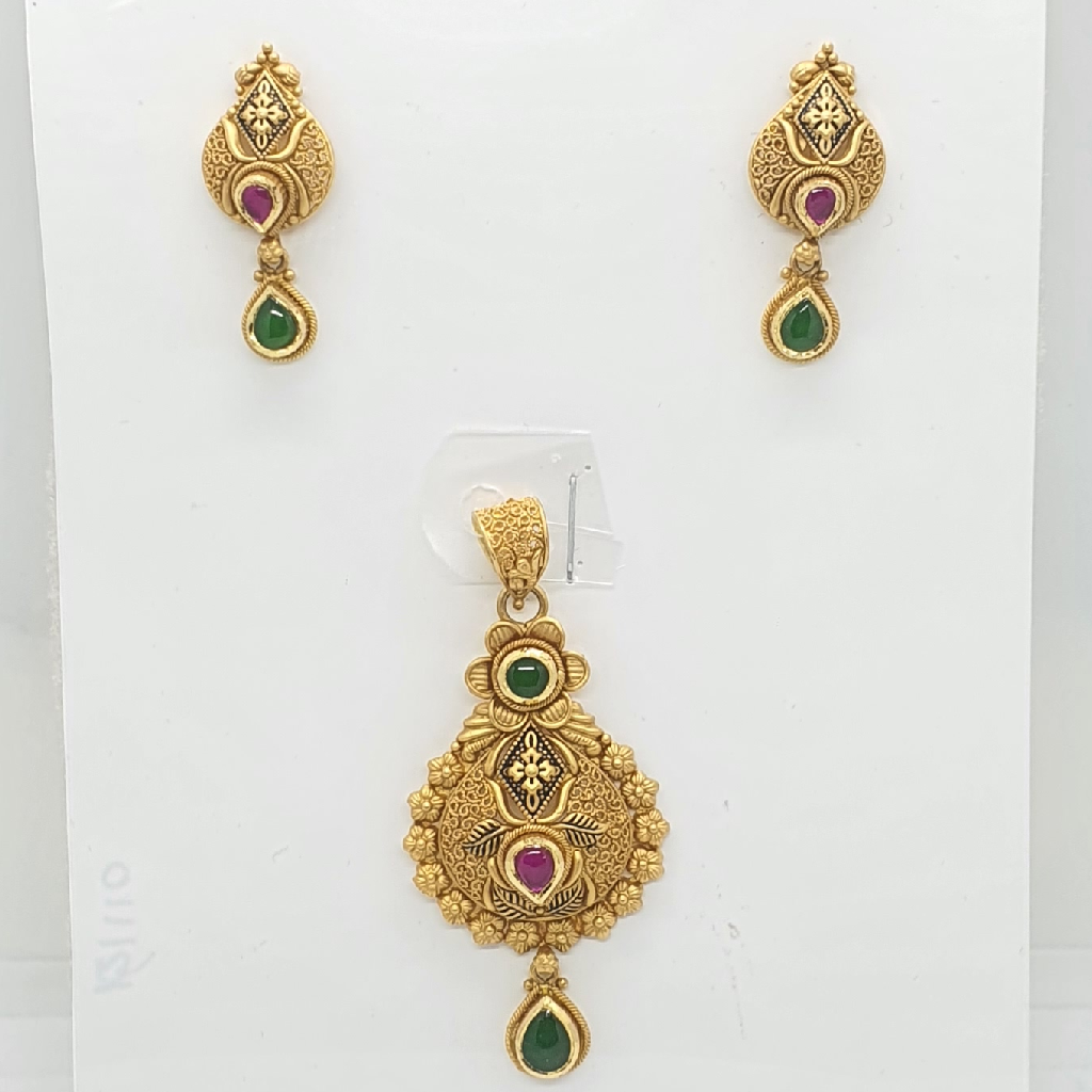 91.6 Gold Antique Pendant Set