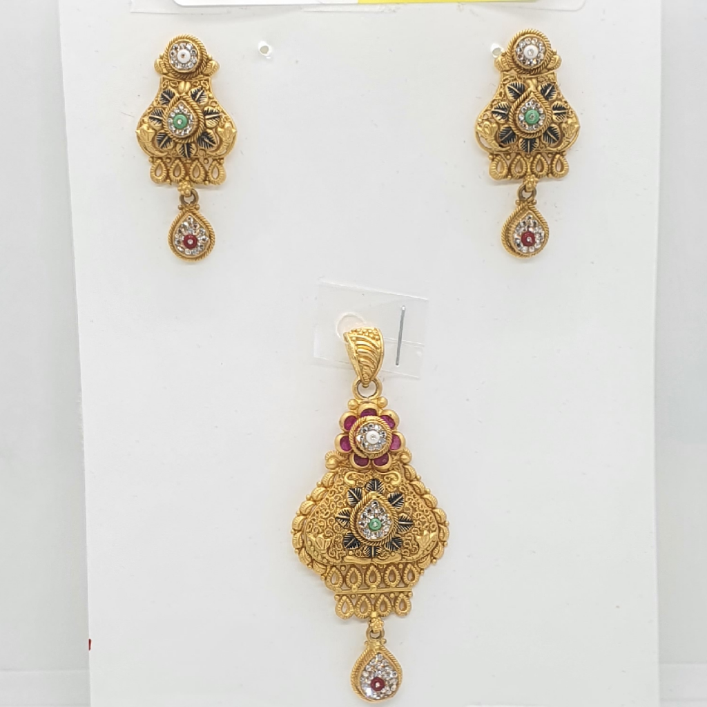 22.k Gold Antique Fancy Pendant Set