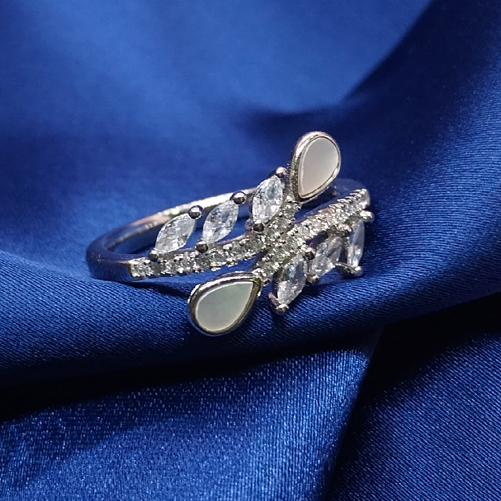 Silver 92.5 Fancy Ladies Ring - Image 2