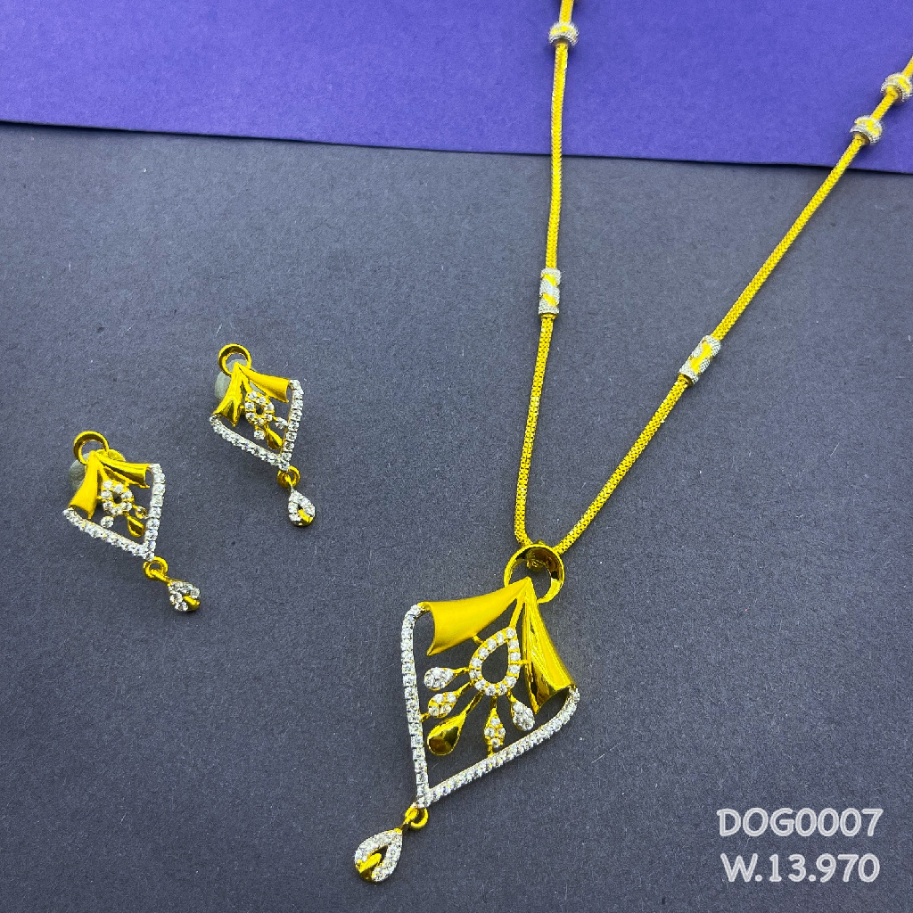91.6 Gold Fancy Ladies Chain Pendant Set