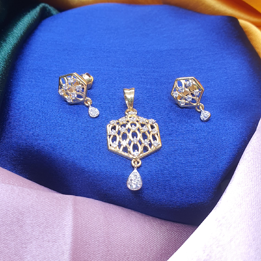 91.6 Gold Pendant Set