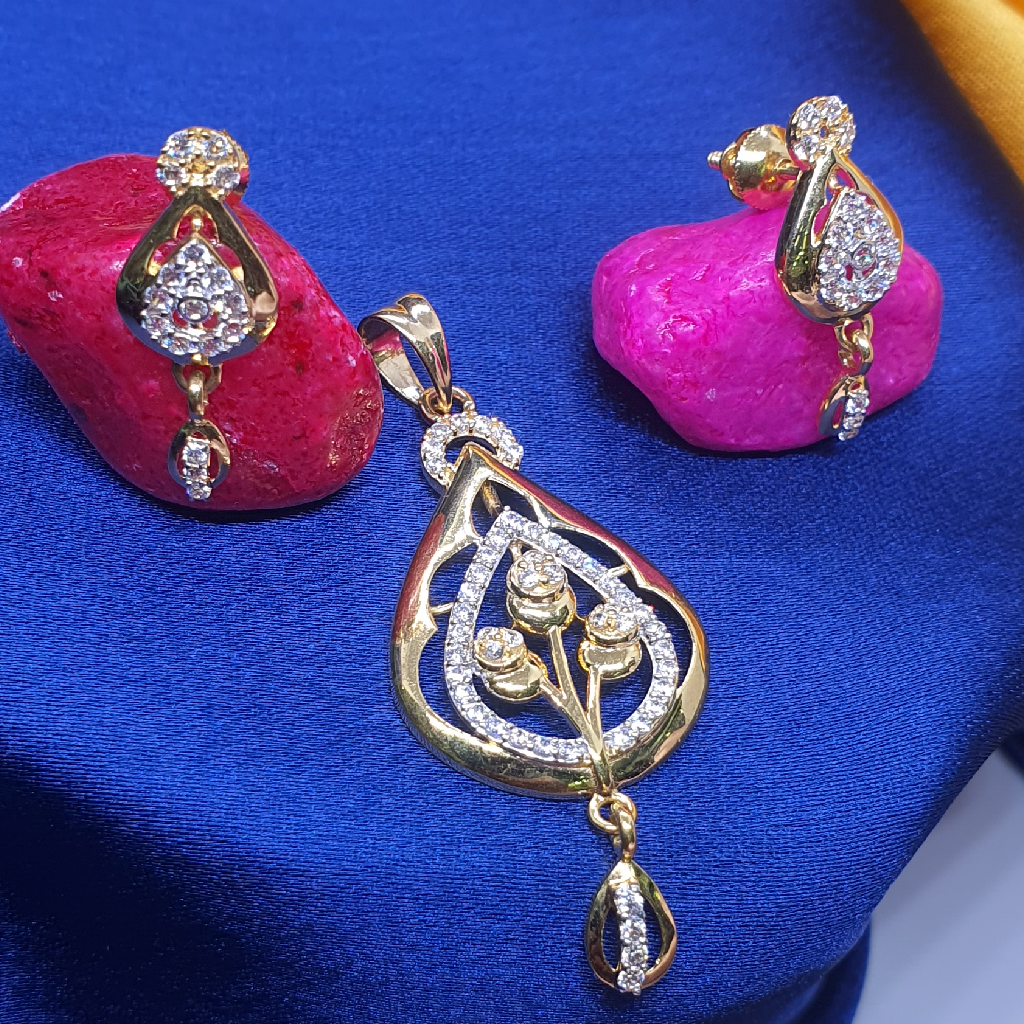Golg 22.k Diamond Pendant Set - Image 2