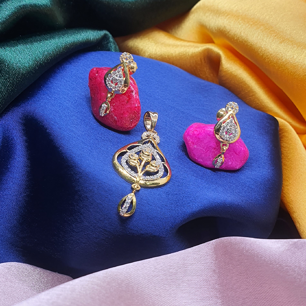 Golg 22.k Diamond Pendant Set