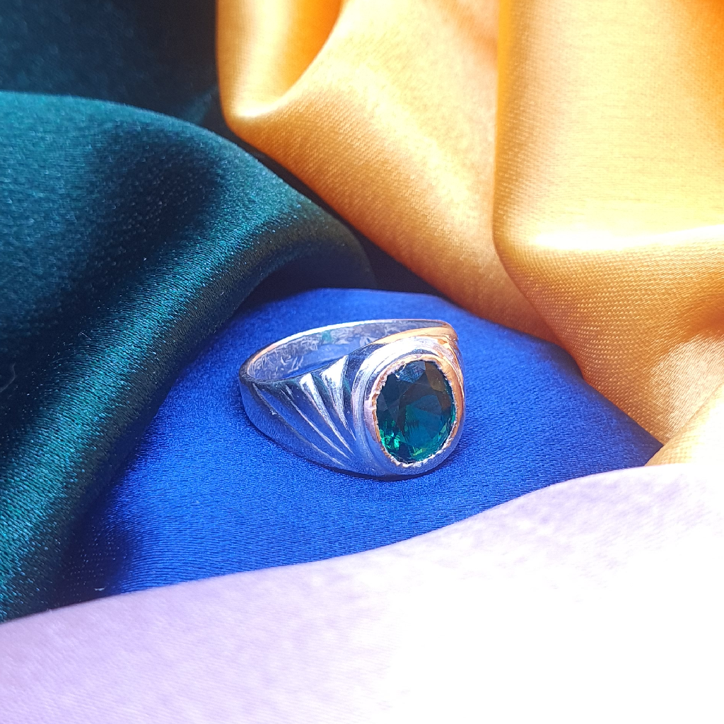 Silver Emerald Stone Ring - Image 2