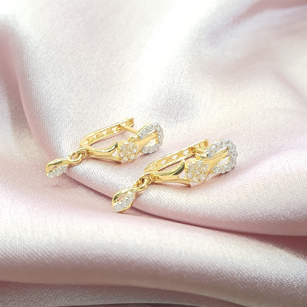 Gold 18.k Fancy Diamond Kadi