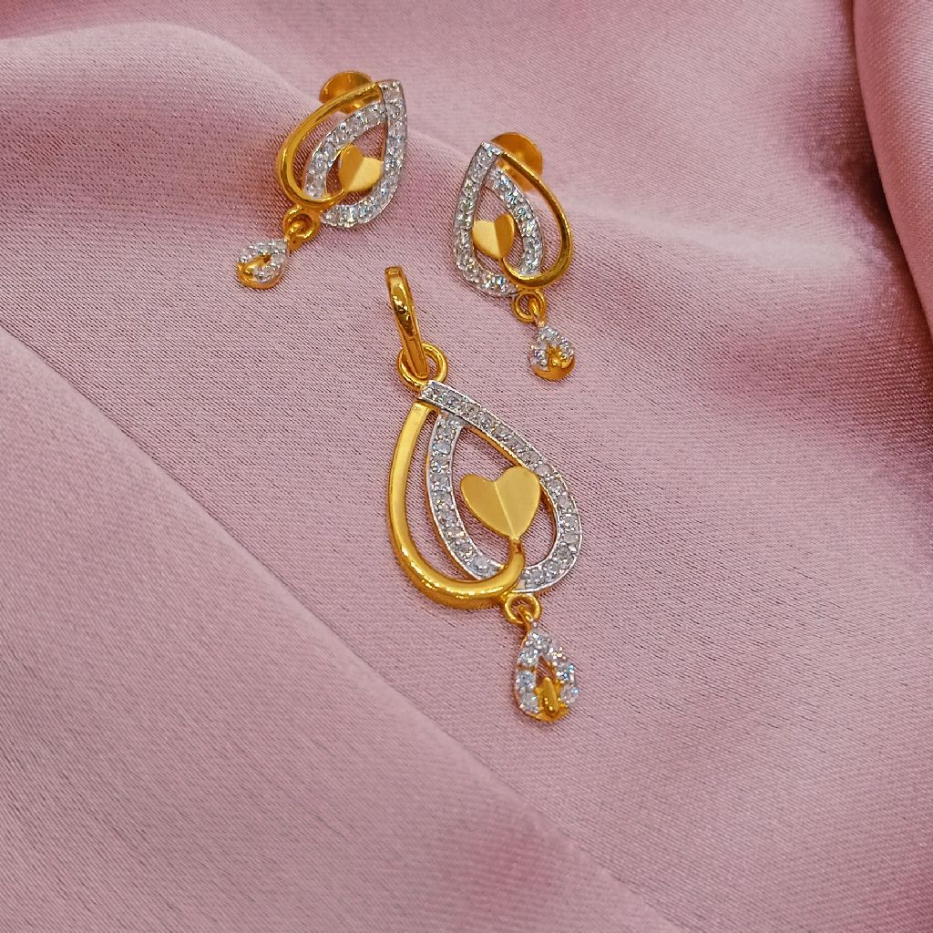 22k Fancy Design Pendant Set