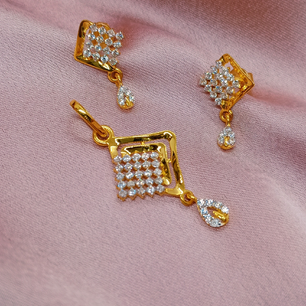 22k Fancy Design Pendant Set