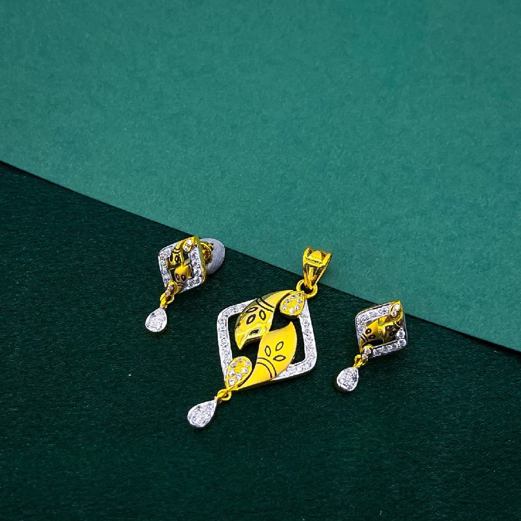 22k Fancy Diamond Pendant Set