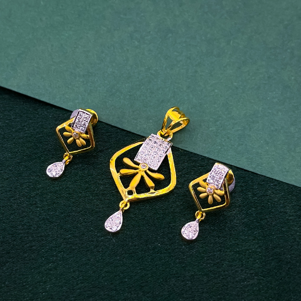22k Fancy Diamond Flower Design Pendant Set