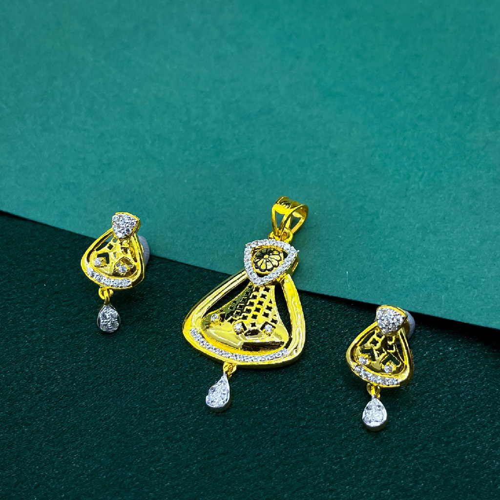 22k Gold Classic Diamond Pendant Set