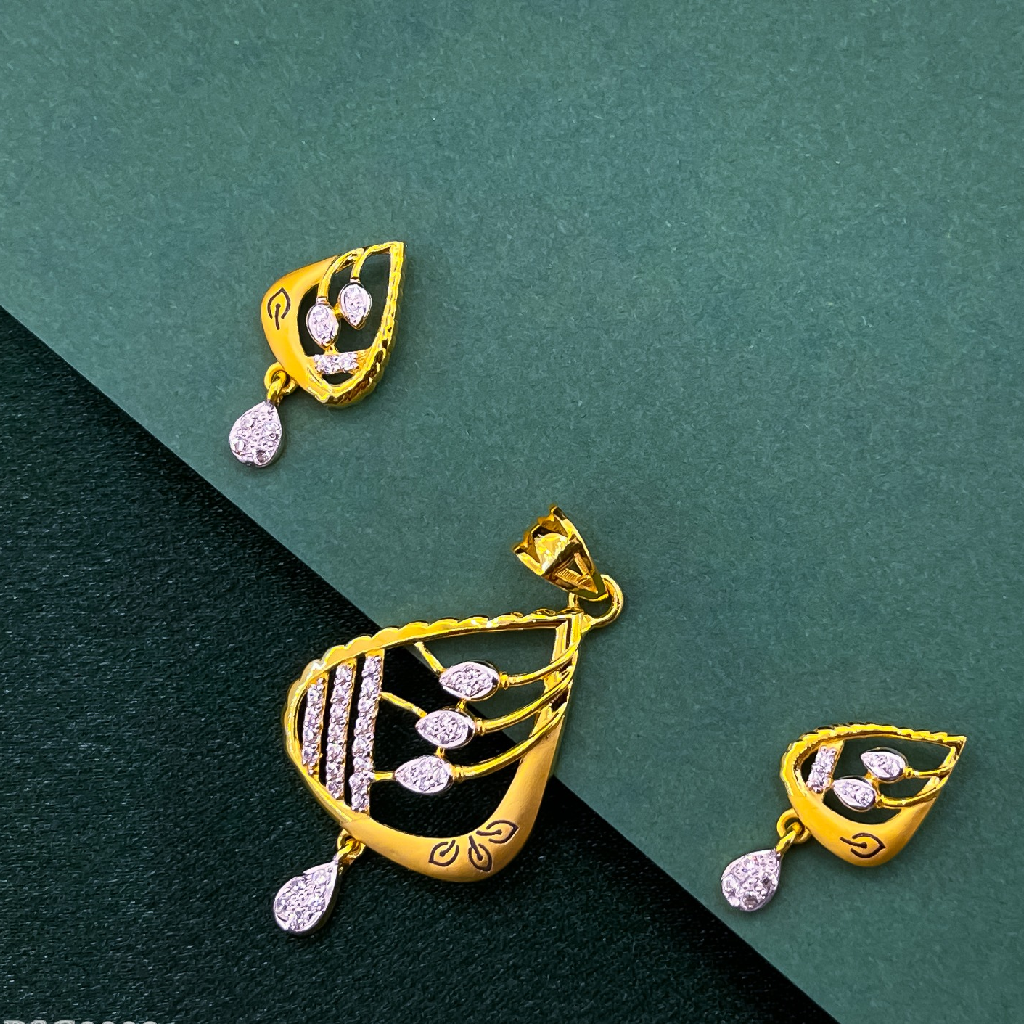 22k fancy diamond pendant set