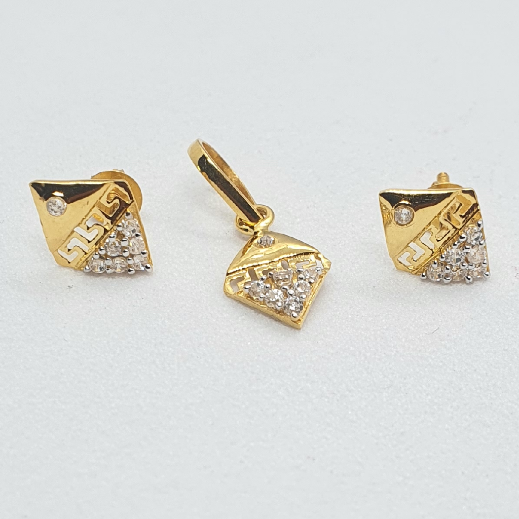 Gold 18.k Fancy Pendant Set